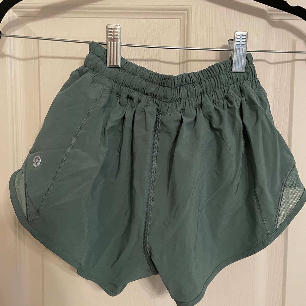 Lululemon Hotty Hot High-Rise Lined Short 2.5"
